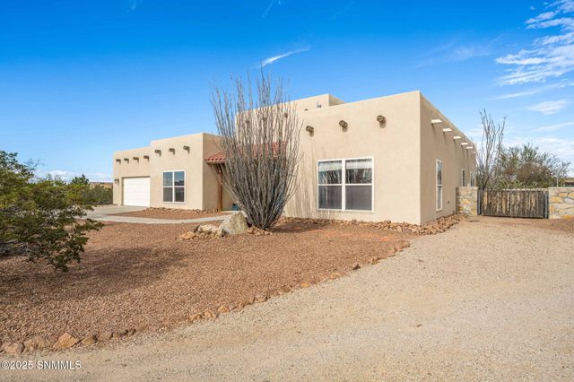 8801 Silk Oak Court, Las Cruces, NM 88011