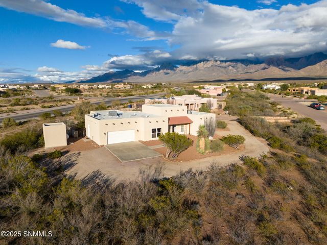 8801 Silk Oak Court, Las Cruces, NM 88011