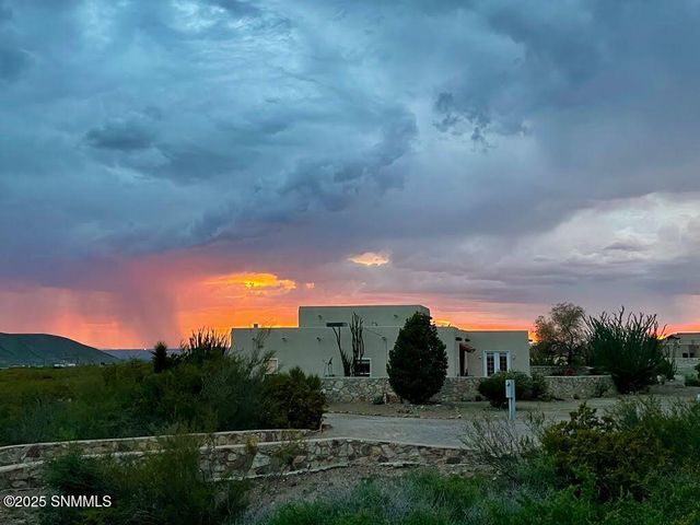 8801 Silk Oak Court, Las Cruces, NM 88011