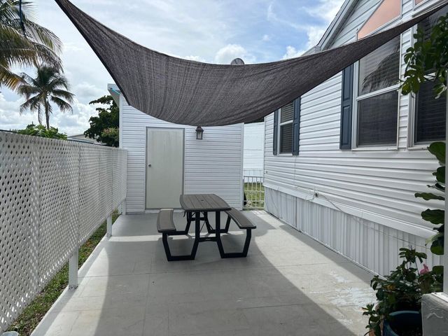 4907 NW 2nd Ter, Deerfield Beach, FL 33064