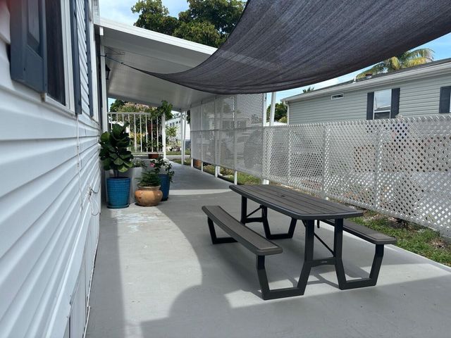 4907 NW 2nd Ter, Deerfield Beach, FL 33064