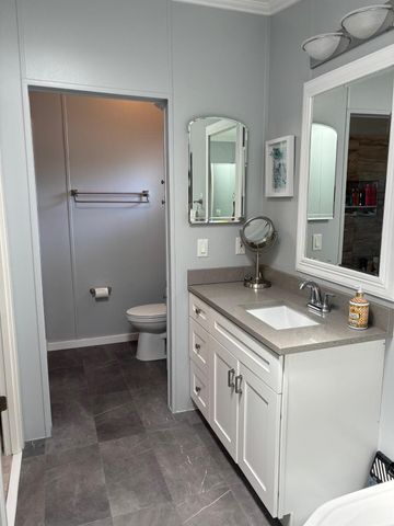 4907 NW 2nd Ter, Deerfield Beach, FL 33064