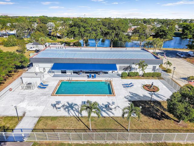 4907 NW 2nd Ter, Deerfield Beach, FL 33064