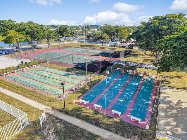 4907 NW 2nd Ter, Deerfield Beach, FL 33064