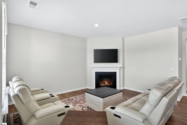 938 Pineland Drive, Woodruff, SC 29388