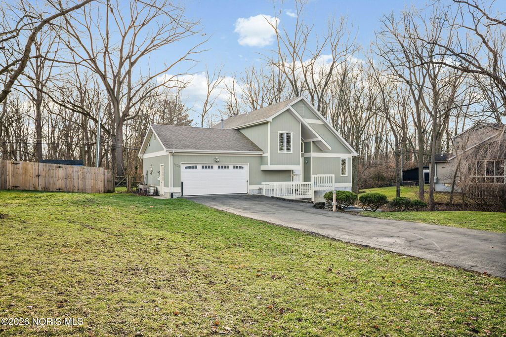 1125 Glen Meadow Drive, Findlay, OH 45840