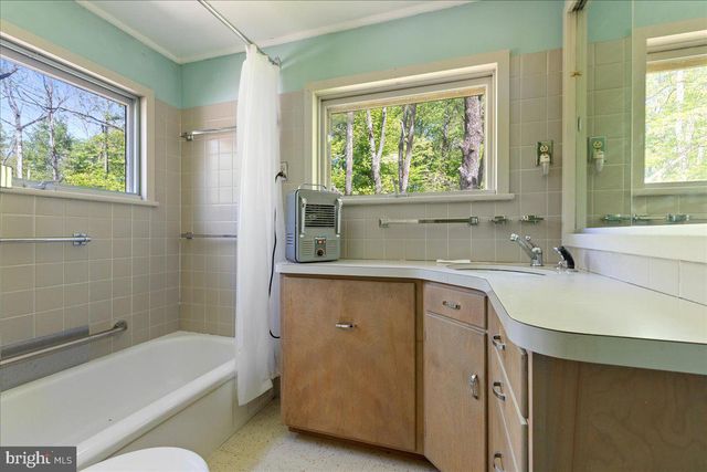 133 WOOSAMONSA RD, Pennington, NJ 08534