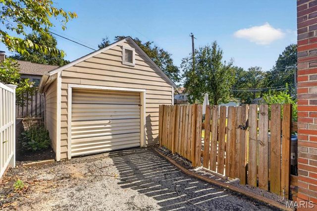 2524 Rockford Avenue, St Louis, MO 63144