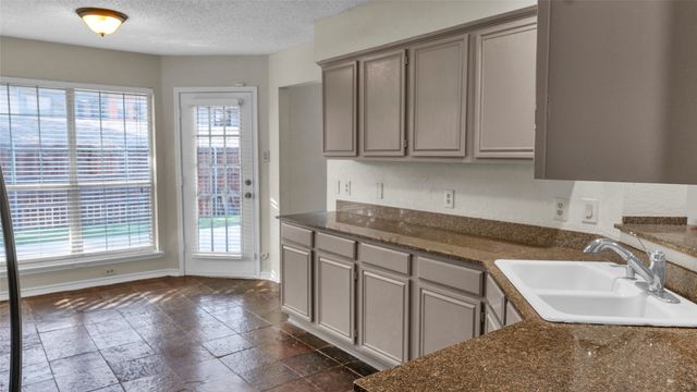 517 Las Cruces Drive, Irving, TX 75063