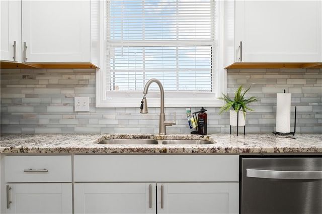 2023 MEMORIAL Drive, Alexandria, LA 71301