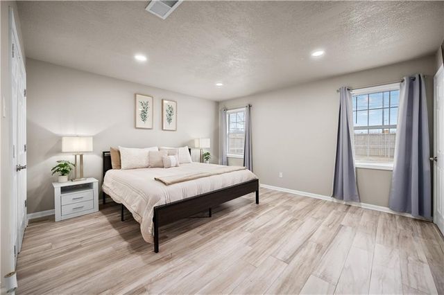 2023 MEMORIAL Drive, Alexandria, LA 71301