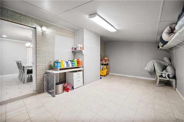 2023 MEMORIAL Drive, Alexandria, LA 71301