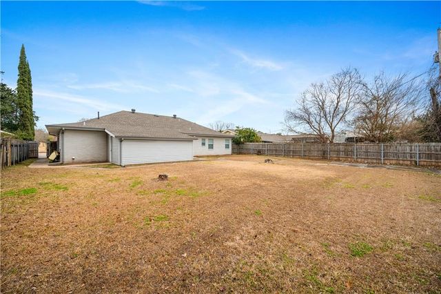 2023 MEMORIAL Drive, Alexandria, LA 71301