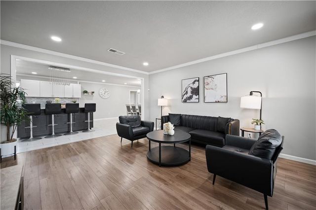 2023 MEMORIAL Drive, Alexandria, LA 71301