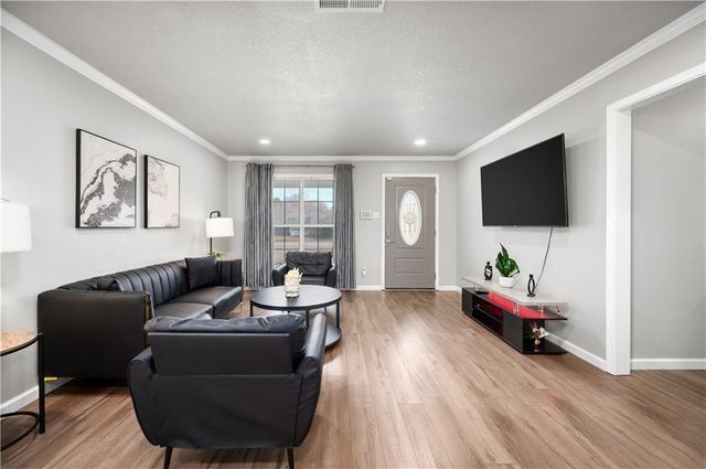 2023 MEMORIAL Drive, Alexandria, LA 71301