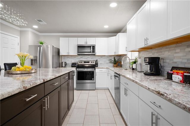 2023 MEMORIAL Drive, Alexandria, LA 71301