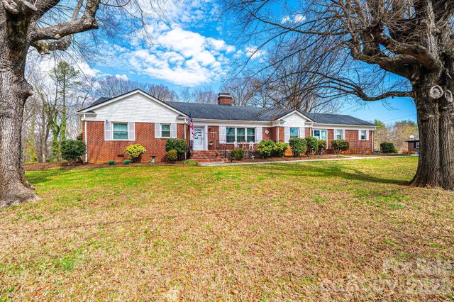 1724 2nd Avenue NW, Hickory, NC 28601