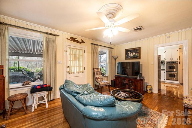 1724 2nd Avenue NW, Hickory, NC 28601