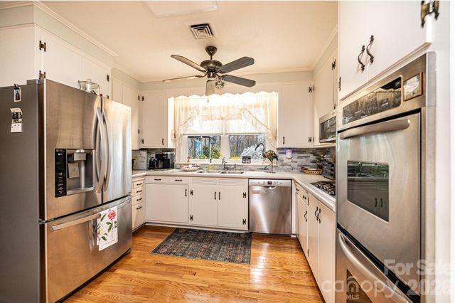 1724 2nd Avenue NW, Hickory, NC 28601