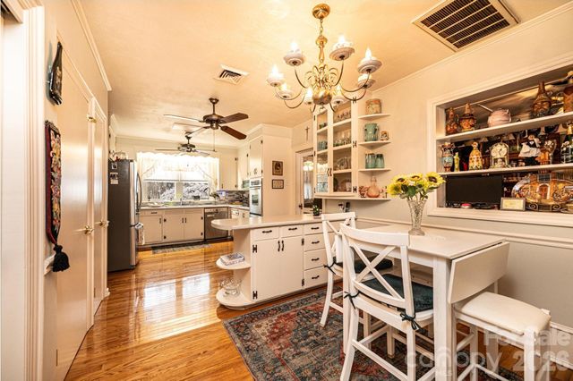 1724 2nd Avenue NW, Hickory, NC 28601