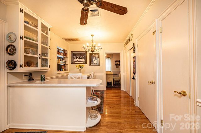 1724 2nd Avenue NW, Hickory, NC 28601