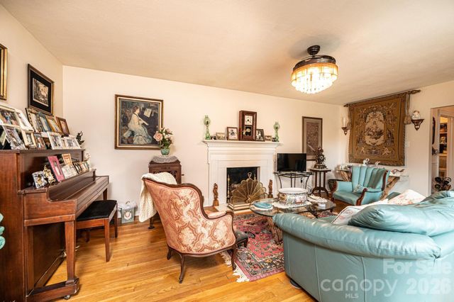 1724 2nd Avenue NW, Hickory, NC 28601