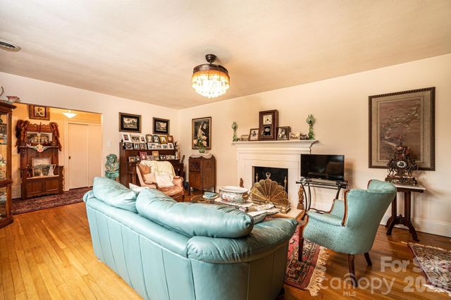 1724 2nd Avenue NW, Hickory, NC 28601