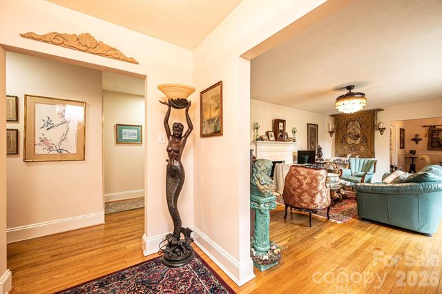 1724 2nd Avenue NW, Hickory, NC 28601