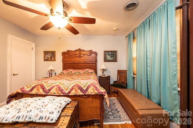 1724 2nd Avenue NW, Hickory, NC 28601