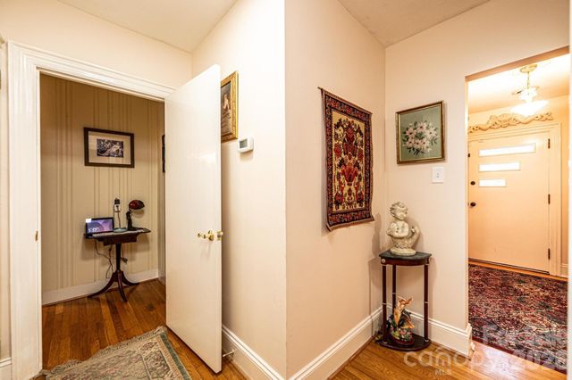 1724 2nd Avenue NW, Hickory, NC 28601