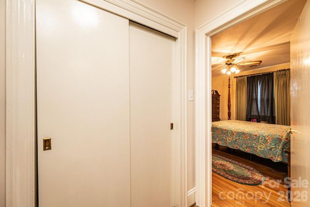 1724 2nd Avenue NW, Hickory, NC 28601