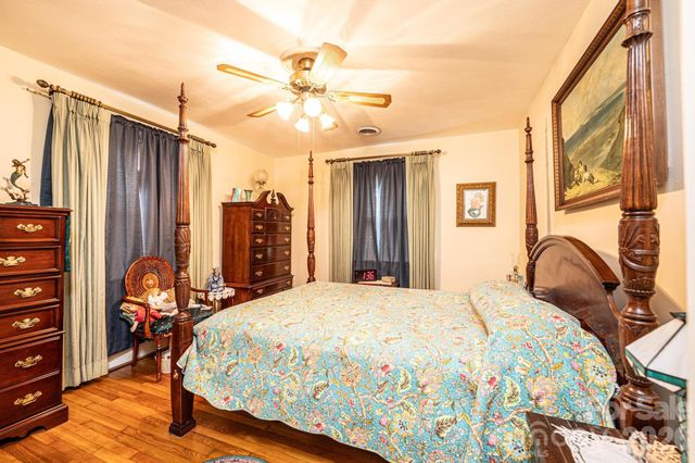 1724 2nd Avenue NW, Hickory, NC 28601