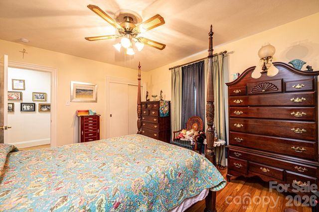 1724 2nd Avenue NW, Hickory, NC 28601