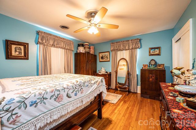 1724 2nd Avenue NW, Hickory, NC 28601