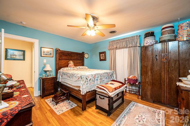 1724 2nd Avenue NW, Hickory, NC 28601