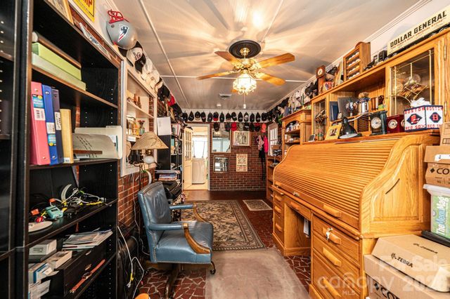 1724 2nd Avenue NW, Hickory, NC 28601