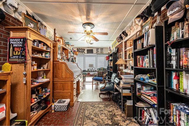 1724 2nd Avenue NW, Hickory, NC 28601