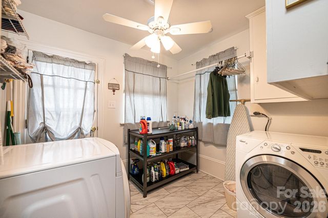 1724 2nd Avenue NW, Hickory, NC 28601