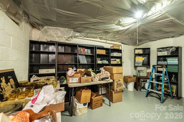 1724 2nd Avenue NW, Hickory, NC 28601