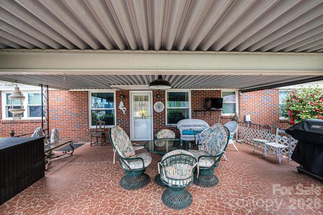 1724 2nd Avenue NW, Hickory, NC 28601