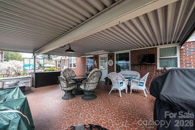 1724 2nd Avenue NW, Hickory, NC 28601