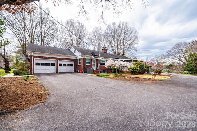 1724 2nd Avenue NW, Hickory, NC 28601