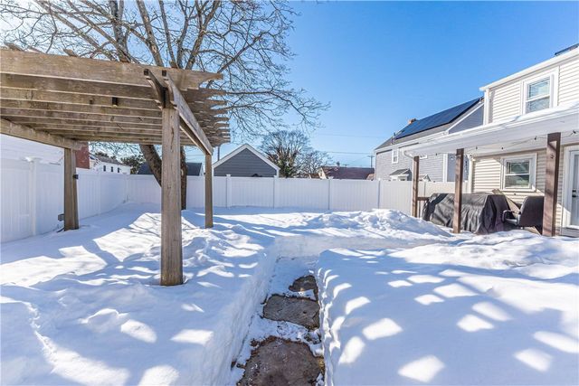 671 Benefit Street, Pawtucket, RI 02861