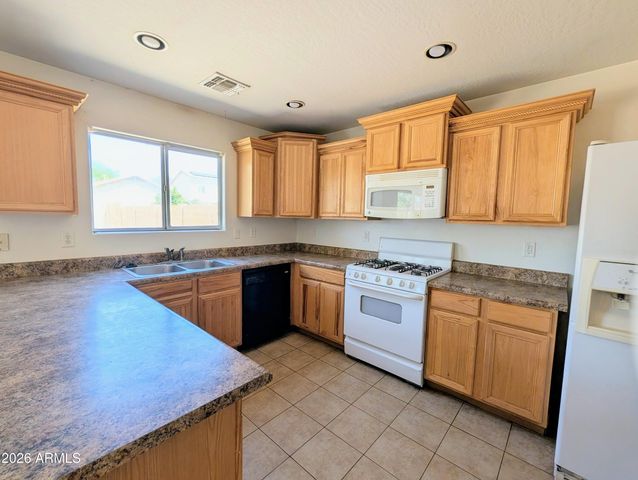 712 W BALDWIN Loop, Coolidge, AZ 85128