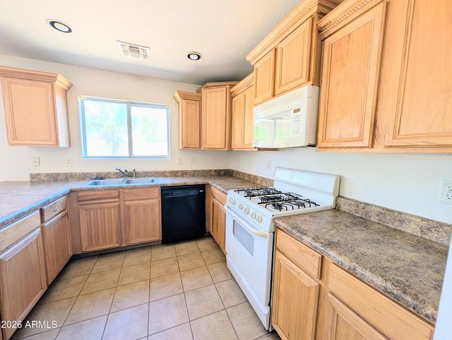 712 W BALDWIN Loop, Coolidge, AZ 85128