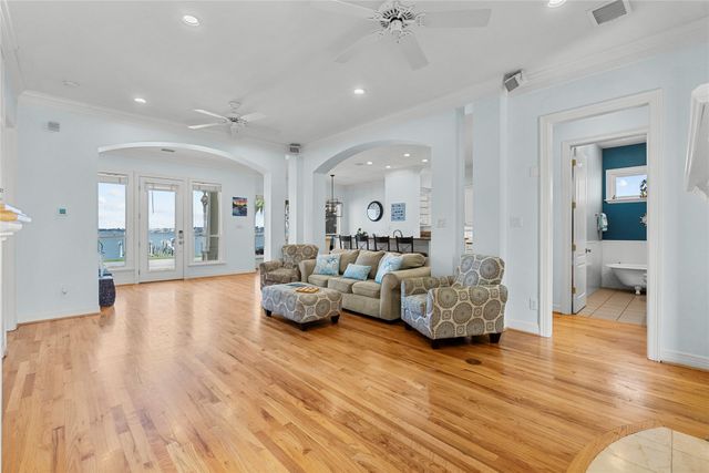 1207 N Shore Drive, Clear Lake Shores, TX 77565