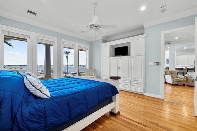 1207 N Shore Drive, Clear Lake Shores, TX 77565