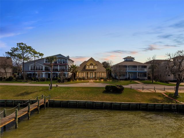 1207 N Shore Drive, Clear Lake Shores, TX 77565