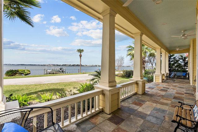 1207 N Shore Drive, Clear Lake Shores, TX 77565
