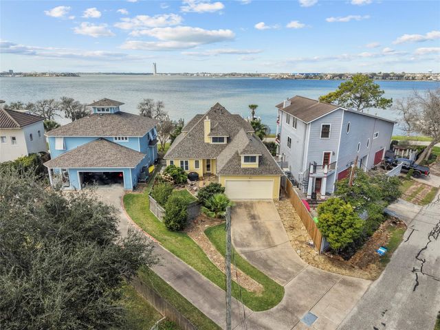1207 N Shore Drive, Clear Lake Shores, TX 77565